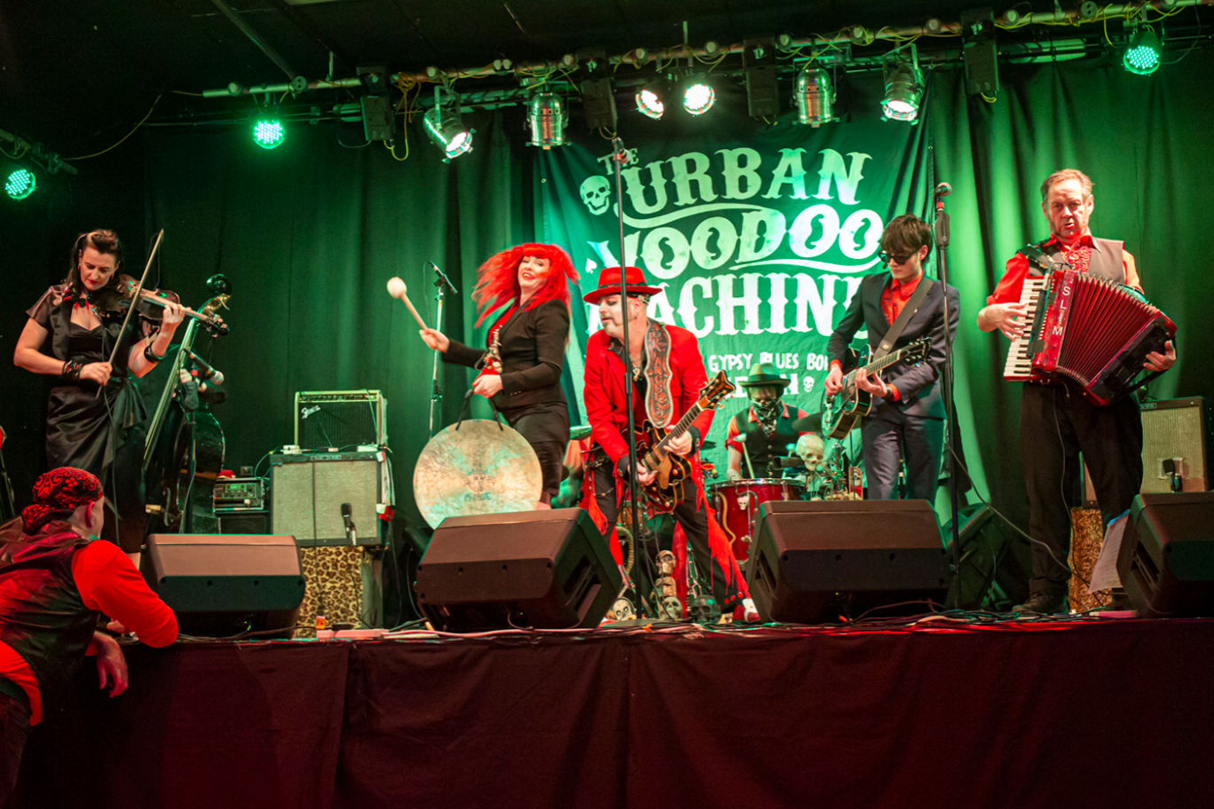Urban voodoo Machine & Holy Moly and the Crackers
